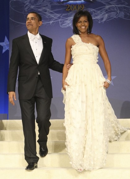 Bà Obama diện váy Naeem Khan năm 2009.